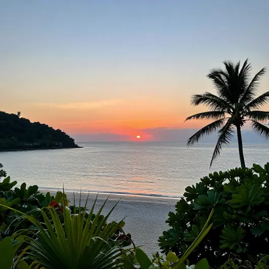 Descubra a BAÍA SUNSET: Um Paraíso à Beira do Mar